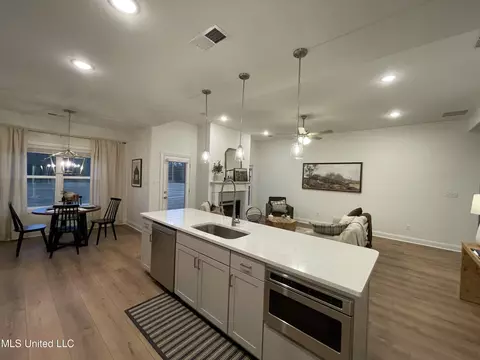 Kitchen - 5290 Douglas Dr, Olive Branch, MS 38654 photo 2 of 5