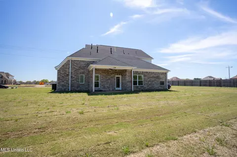 Exterior - 5290 Douglas Dr, Olive Branch, MS 38654 photo 5 of 7