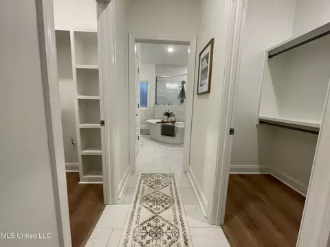 Entry Way - 5290 Douglas Dr, Olive Branch, MS 38654 photo 2 of 3