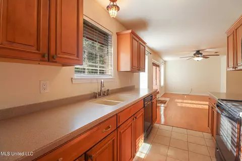 110 Royal Dr, Long Beach, MS 39560 photo 7