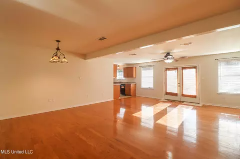 110 Royal Dr, Long Beach, MS 39560 photo 3