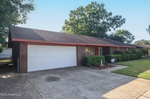 110 Royal Dr, Long Beach, MS 39560 photo 2