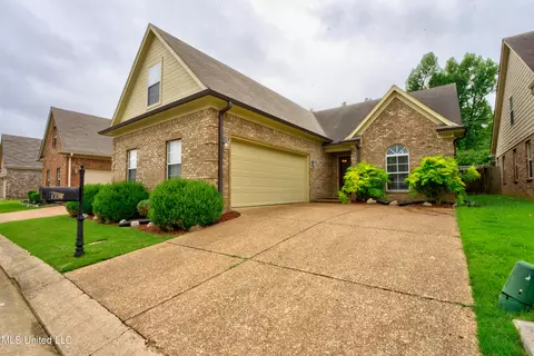 1359 S Arbor Lake Dr, Horn Lake, MS 38637