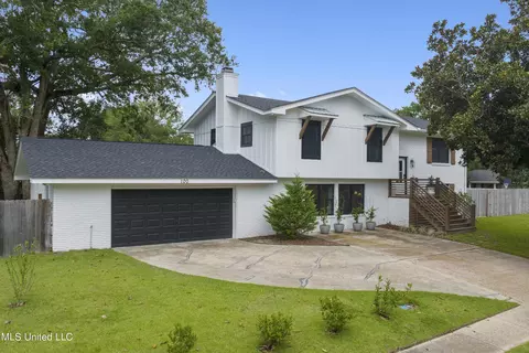100 Winchester Dr, Ocean Springs, MS 39564