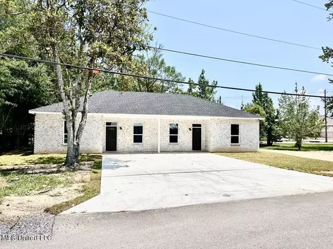 427 Dozier St, Picayune, MS 39466