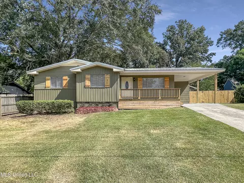 352 Reynolds St, Pearl, MS 39208