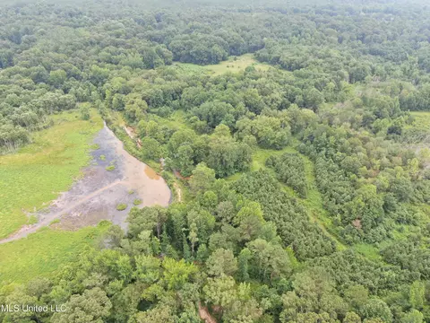 305 Thomas Rd, Waterford, MS 38685