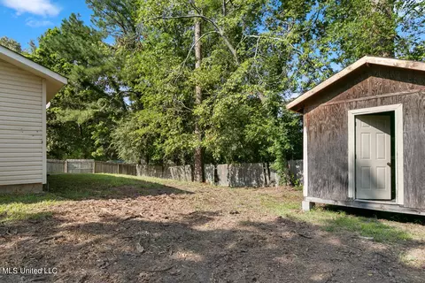 222 Valley Ridge Dr, Jackson, MS 39206 photo 3