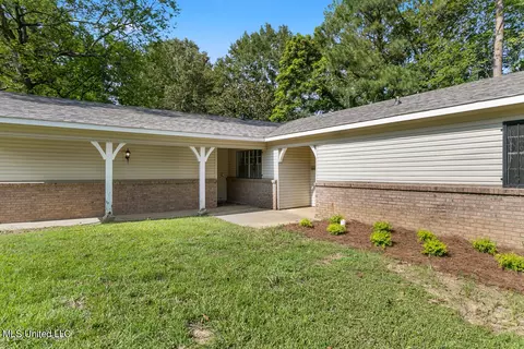 222 Valley Ridge Dr, Jackson, MS 39206 photo 2