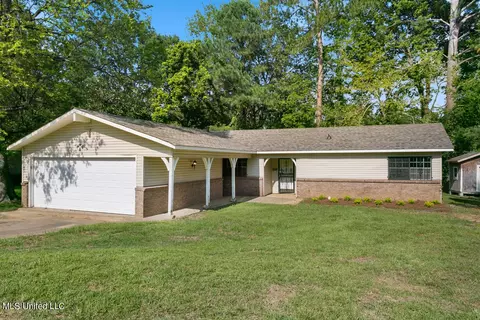 222 Valley Ridge Dr, Jackson, MS 39206