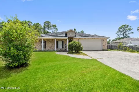 607 Hogan St, Waveland, MS 39576
