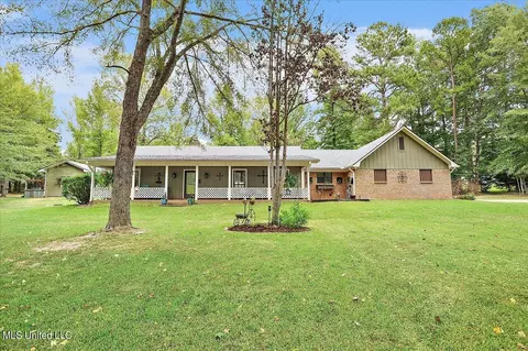 276 Springwood Dr, Terry, MS 39170