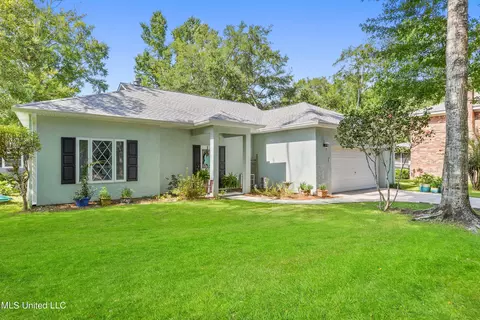 13805 Paraiso Rd, Ocean Springs, MS 39564