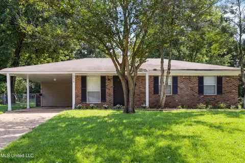 5670 Crestwood Dr, Horn Lake, MS 38637