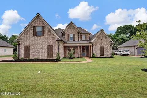 6846 Hawks View Dr, Olive Branch, MS 38654