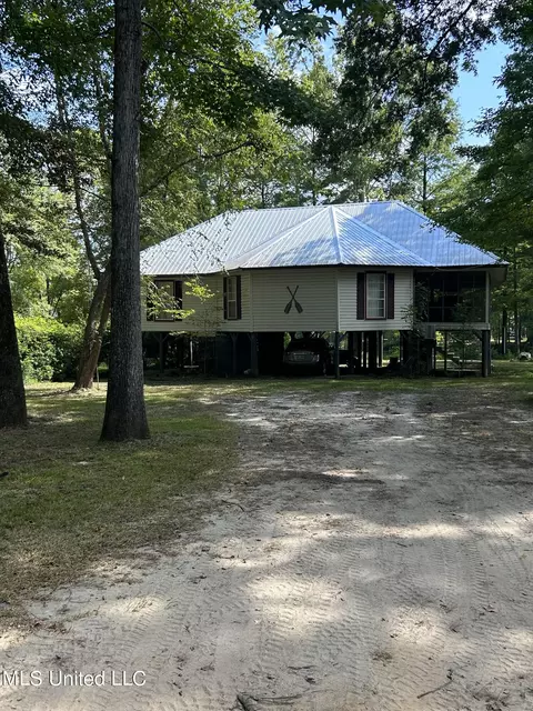 122 Beaver Dam Dr, Lucedale, MS 39452
