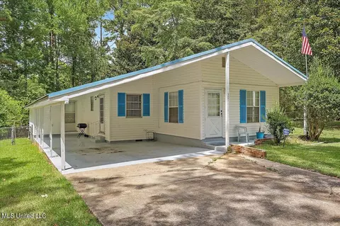 301 E Dewey Camp Dr, Florence, MS 39073