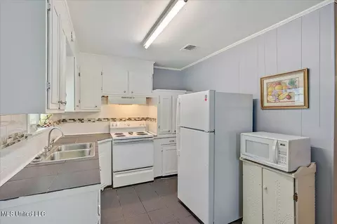 301 E Dewey Camp Dr, Florence, MS 39073 photo 10