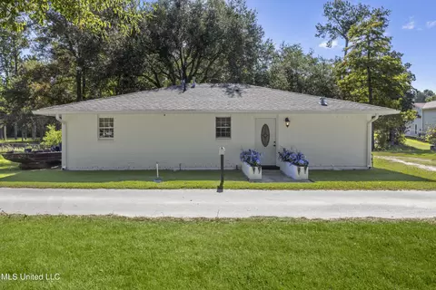 11434 Easy Ln, Biloxi, MS 39532