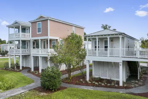 215 E Second St #27, Pass Christian, MS 39571
