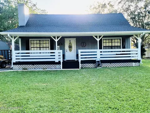 111 Summit Dr, Carriere, MS 39426