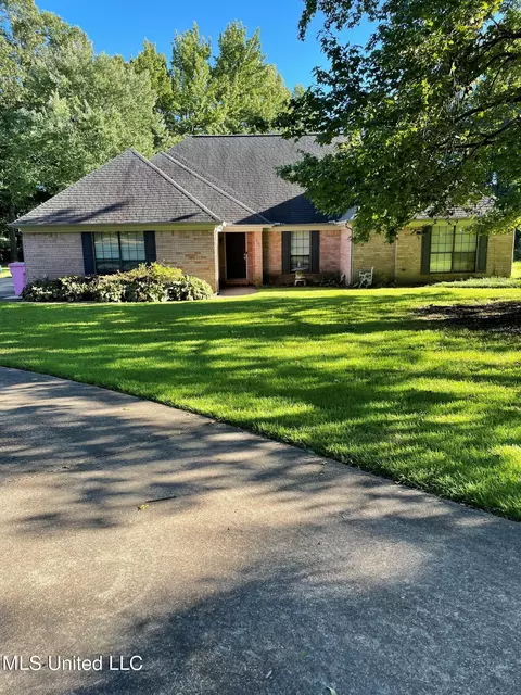 5825 S South Manor Cove Cv, Olive Branch, MS 38654