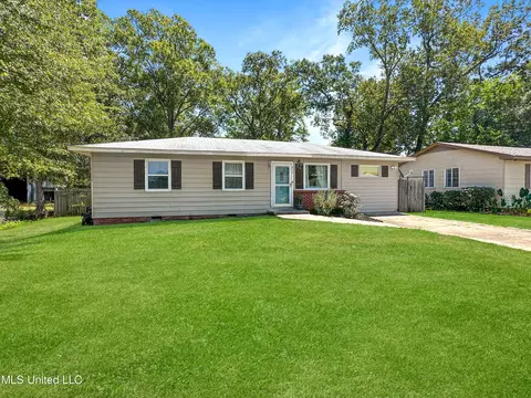 214 Oak Park Dr, Pearl, MS 39208