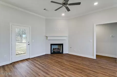 Living - 149 Allie Ln, Canton, MS 39046 photo 2 of 4