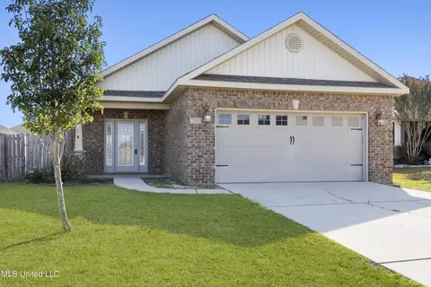 17014 Date Palm Dr, D'iberville, MS 39540