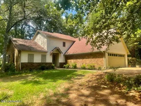 530 Gwen Rd, Senatobia, MS 38668