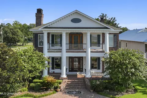616 E Beach Blvd, Gulfport, MS 39501