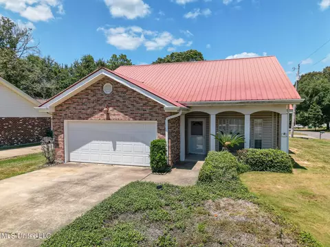 9821 Ana Hulu St, Diamondhead, MS 39525