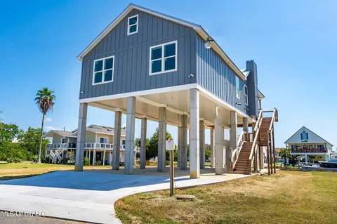 11100 Tahiti St, Bay Saint Louis, MS 39520