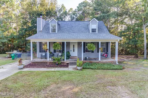 2729 Honduras Dr, Gautier, MS 39553