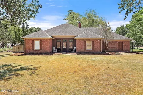 605 Cliffview Dr, Brandon, MS 39047