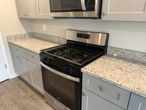 Kitchen - 1045 Enclave Cir, Long Beach, MS 39560 photo 2 of 5