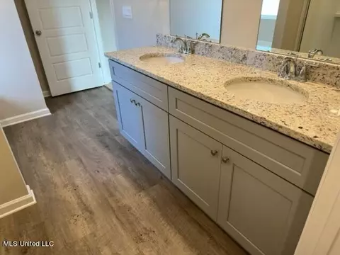 Bath - 1045 Enclave Cir, Long Beach, MS 39560 photo 4 of 8