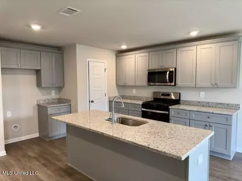 Kitchen - 1045 Enclave Cir, Long Beach, MS 39560 photo 1 of 5