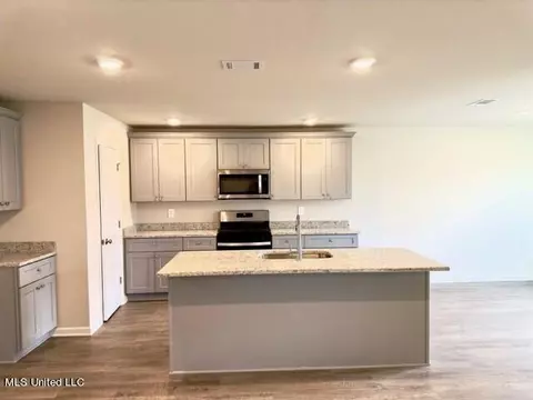 Kitchen - 1045 Enclave Cir, Long Beach, MS 39560 photo 4 of 5