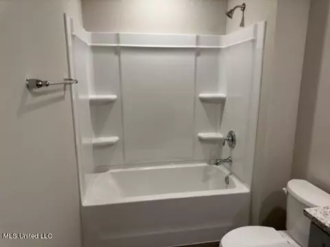 Bath - 1045 Enclave Cir, Long Beach, MS 39560 photo 3 of 8