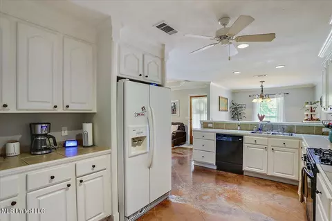 108 W Pinebrook Dr, Brandon, MS 39047 photo 10