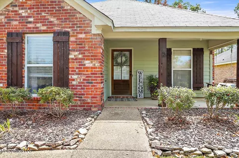 108 W Pinebrook Dr, Brandon, MS 39047