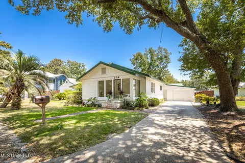 204 Hillandale Ave, Ocean Springs, MS 39564