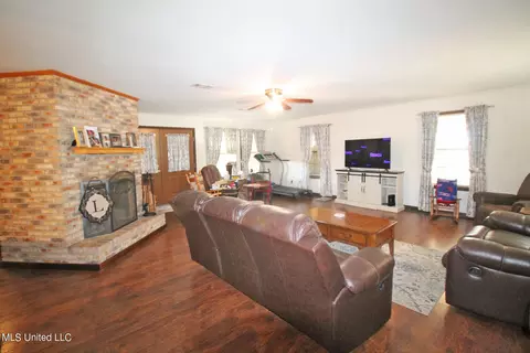 1102 Cecil Havard Rd, Lucedale, MS 39452 photo 5
