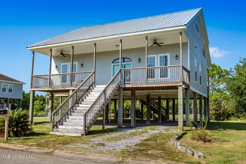 317 Lac Bleu Ave, Pass Christian, MS 39571