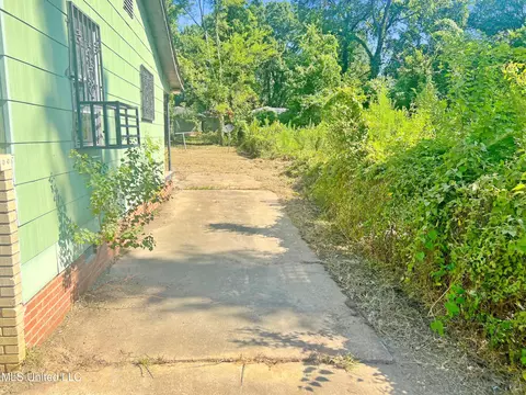 2858 Queensroad Ave, Jackson, MS 39213 photo 10