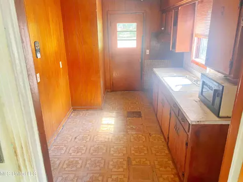 2858 Queensroad Ave, Jackson, MS 39213 photo 2