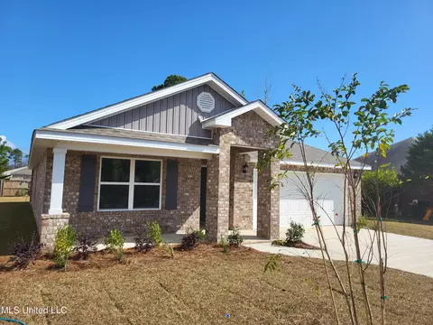 3212 N 10th St, Ocean Springs, MS 39564