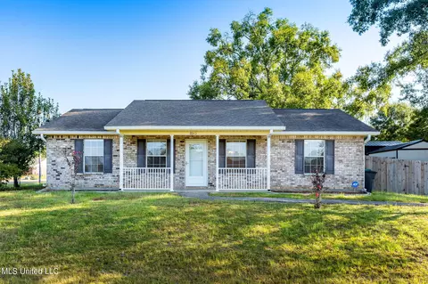 7040 Skylar Blvd, Kiln, MS 39556