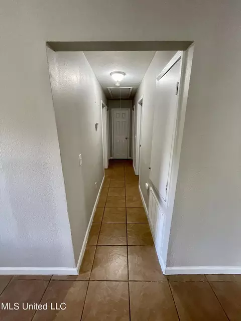 2118 Thousand Oaks Dr, Jackson, MS 39212 photo 9